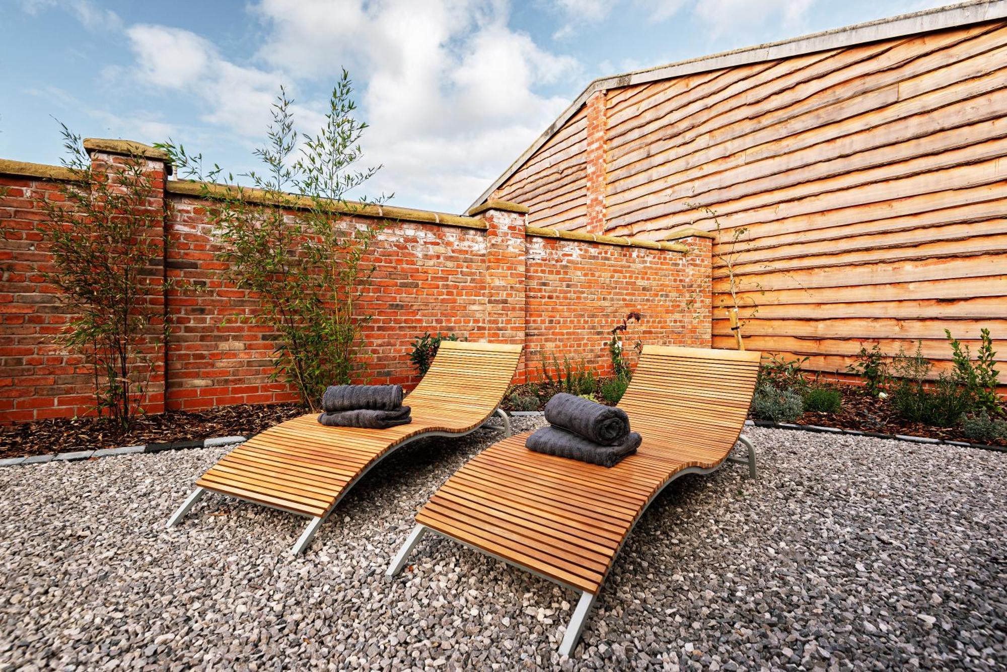 Vila Pigeon House - Unique Barn With Private Garden, Hot Tub And Wood Burner Shrewsbury Exteriér fotografie