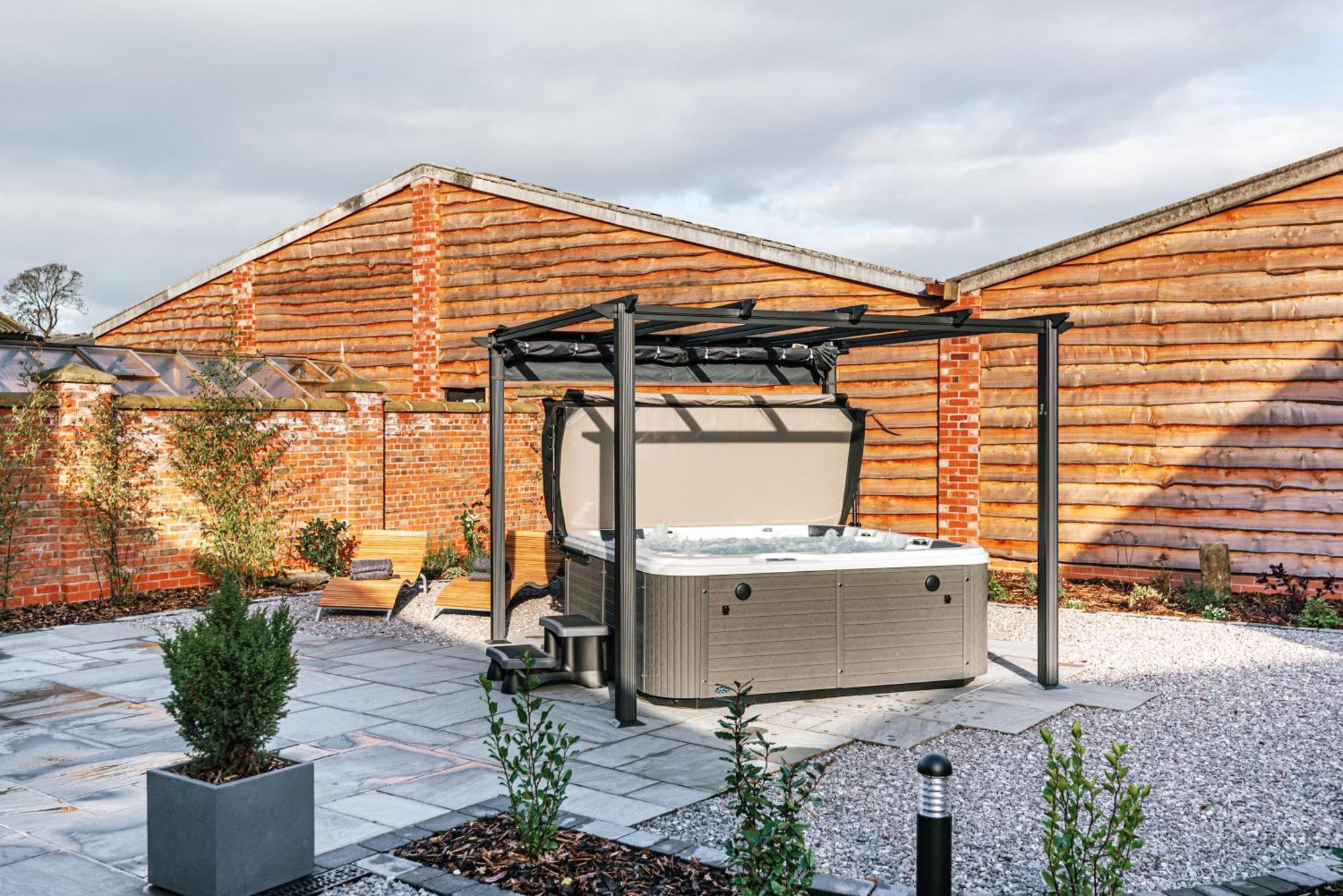 Vila Pigeon House - Unique Barn With Private Garden, Hot Tub And Wood Burner Shrewsbury Exteriér fotografie
