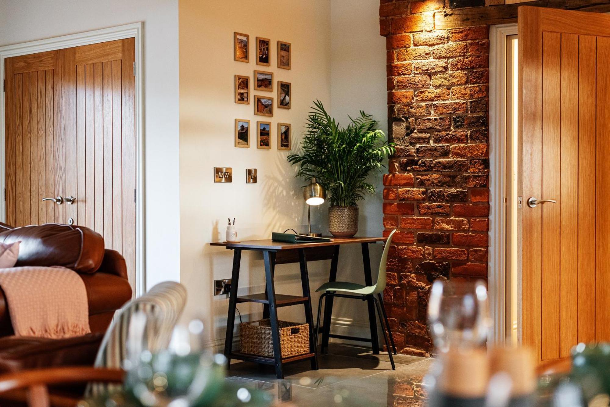 Vila Pigeon House - Unique Barn With Private Garden, Hot Tub And Wood Burner Shrewsbury Exteriér fotografie